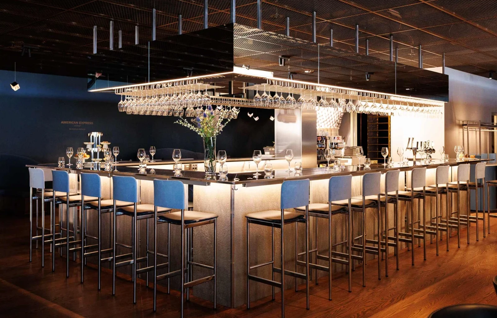 Bar der American Express Lounge by Pontus Frithiof am Flughafen Stockholm-Arlanda (ARN)